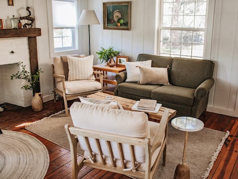 Top performing Airbnb: Walk to Beach, Lake & Downtown in Dennis