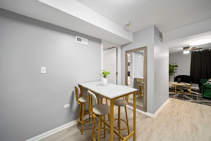 2 connected APT’s near DT for Families/Big groups