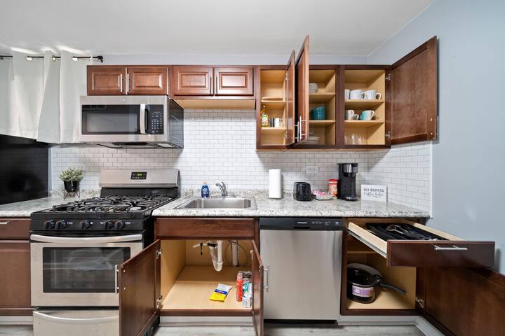 2 connected APT’s near DT for families/Big group gallery image 5