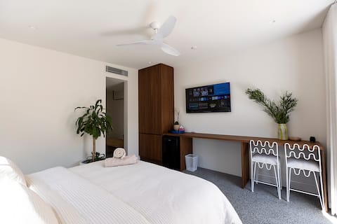 Successful Airbnb property: BAB LA_Carroll Ave in Mollymook Beach