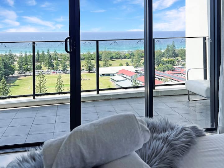 Ოკეანის განსაცვიფრებელი ხედები მთავარი საძინებლიდან და აივნიდან