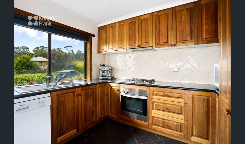 Serene Beach Retreat with Spectacular Views gallery image 3