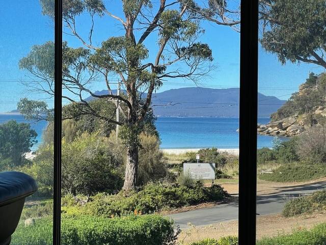 Serene Beach Retreat with Spectacular Views gallery image 5