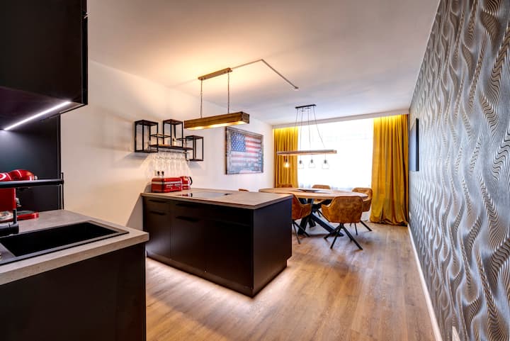 Luxury apartment, 140 sqm, top location, two parking spaces