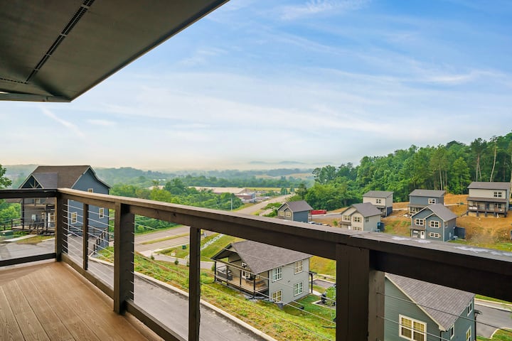 Chic Treehouse Cabin With View - 塞維爾維爾