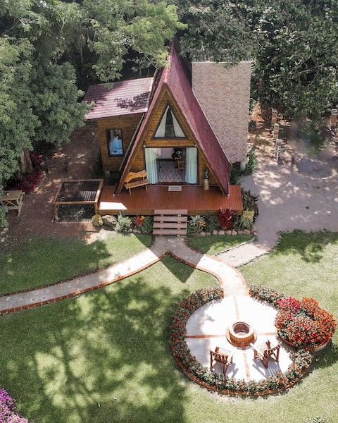 Cozy nature retreat for couples.