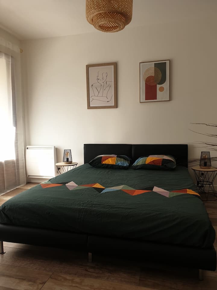 Საძინებელი 2 / 1 ორადგილიანი საწოლი 160X200