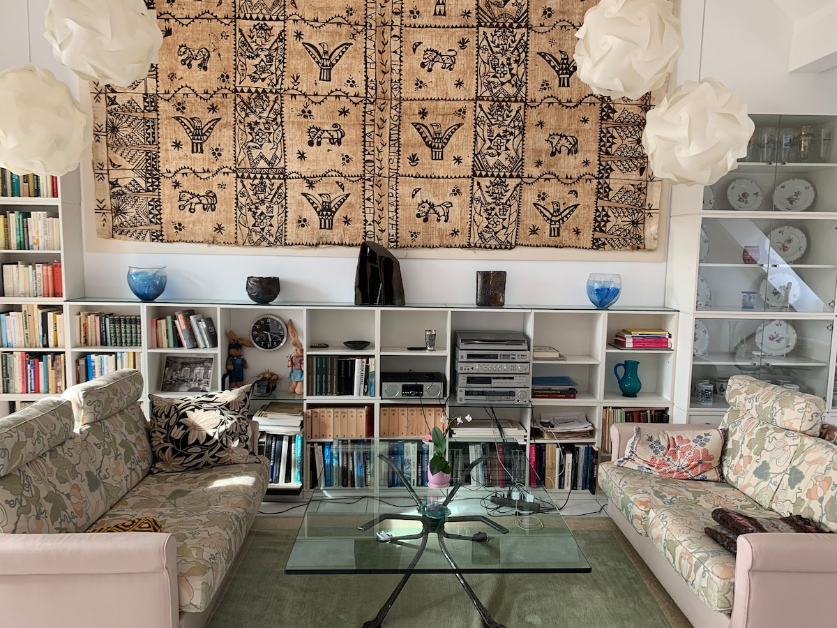 Popular Airbnb listing: 5-room attic apartment in Westend