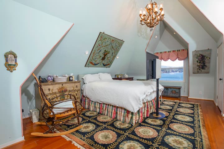 Retreat to this charming master bedroom where unique patterns and soft textures create a warm, lived-in feel.  Includes a private, spa-like en-suite bathroom with jacuzzi tub and serene lake views.
