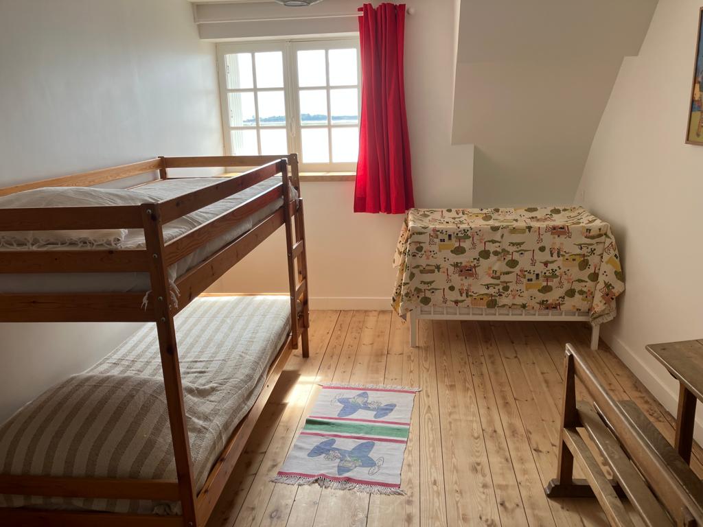 1-ლი სართული საძინებელი #3
Ზღვის ხედი
დარაბები