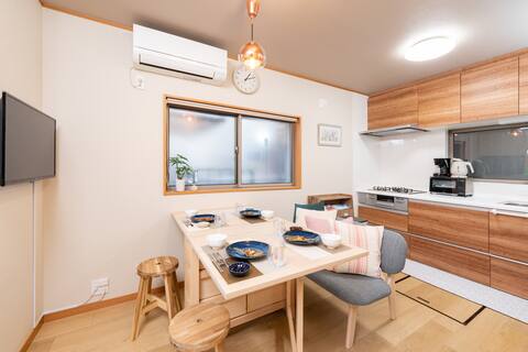 6-minute walk from Koigaya and Keikamata Station | Free Parking Lot | Roof Balcony | Detached House