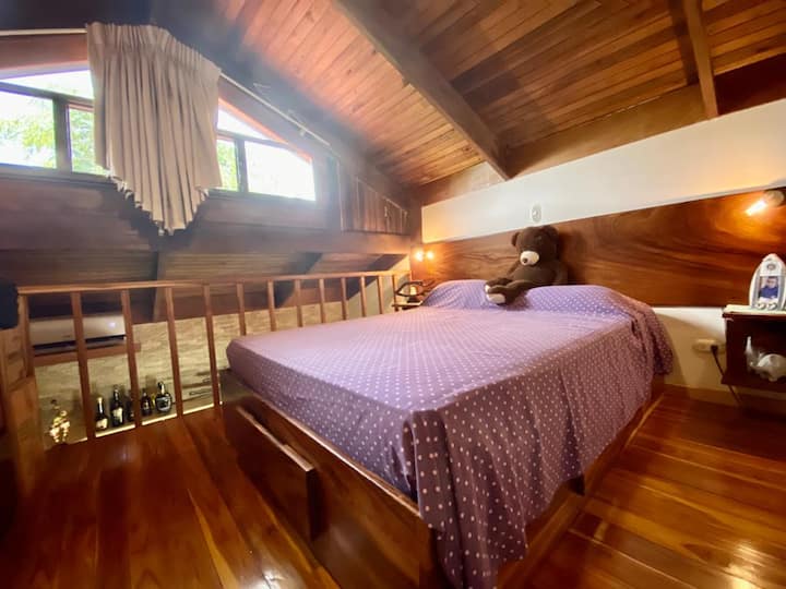 ห้องนอนที่สองมีแสงสว่างเพียงพอ 
รับเครื่องปรับอากาศสดใหม่มีบันไดยืนและตู้เสื้อผ้าเพื่อเก็บเสื้อผ้า 