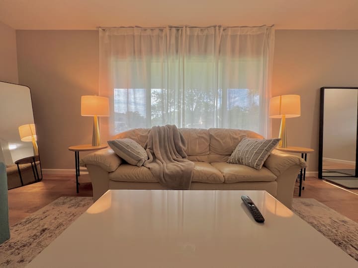 Troy Cozy Nestled 3bd/2.5 Bath - Troy, MI