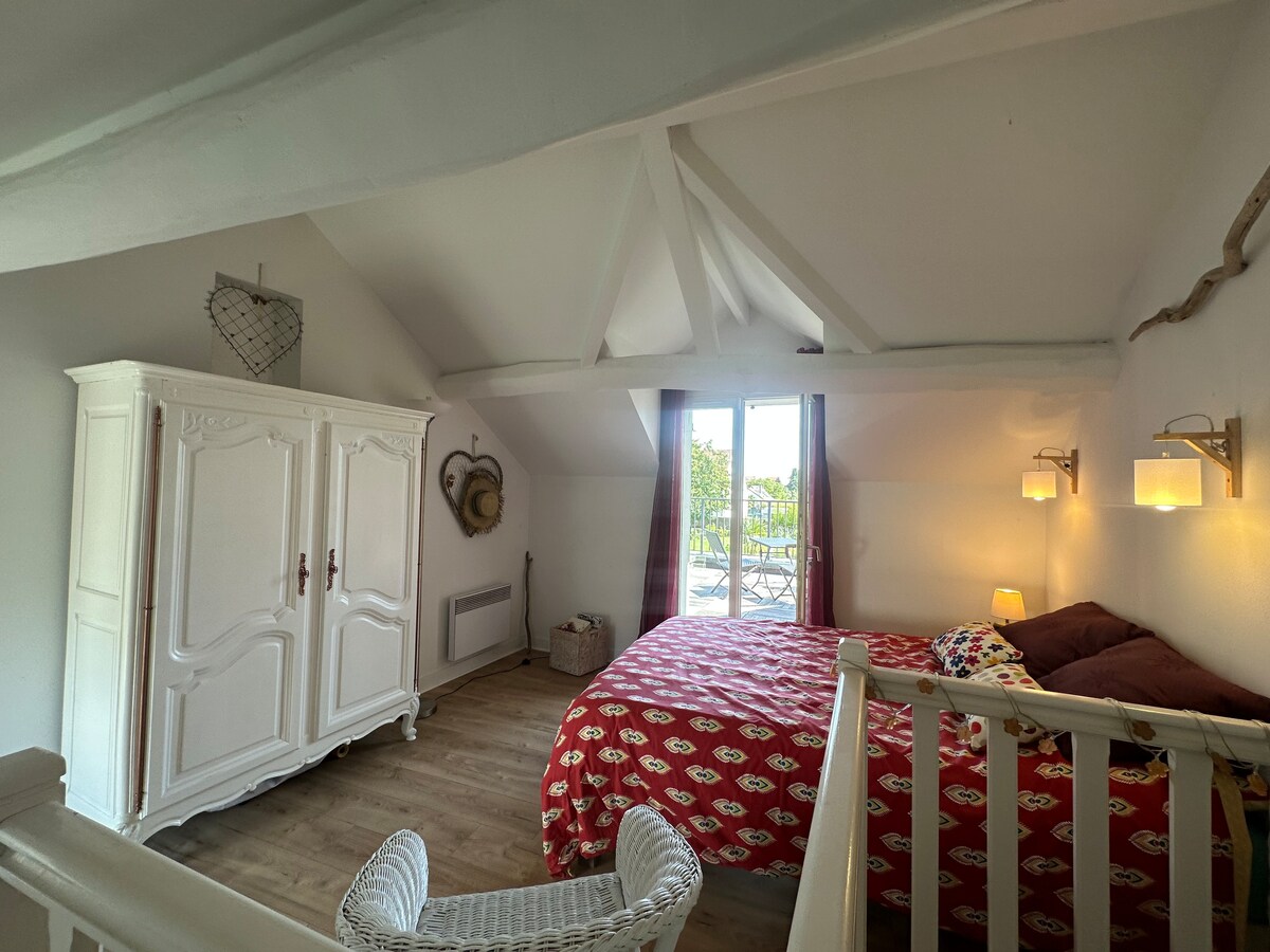 Vaša spavaća soba na katu i izlaz na terasu