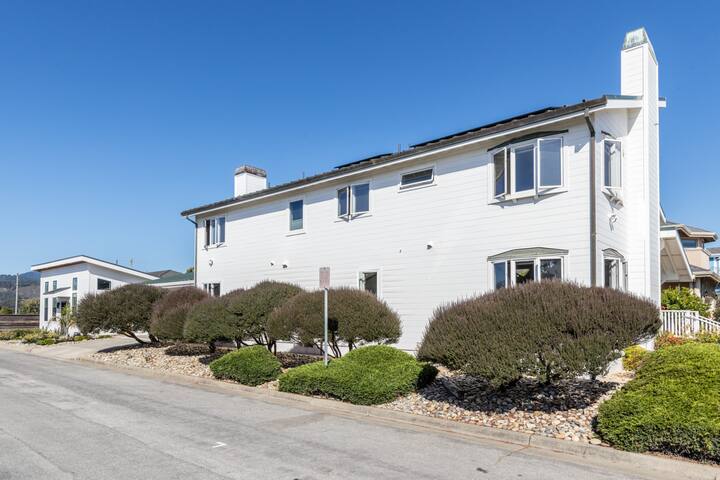 Luxury Beach House near Downtown Main Street gallery image 4