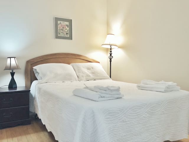 3Br 2Bth Full Kitchen Free Parking Ottawa Downtown