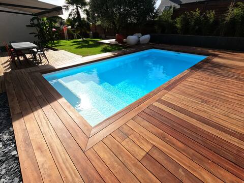 Contemporary house with pool