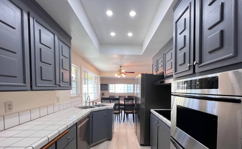 Home Sweet Home Modern 4BD/2BA in San Jose gallery image 5