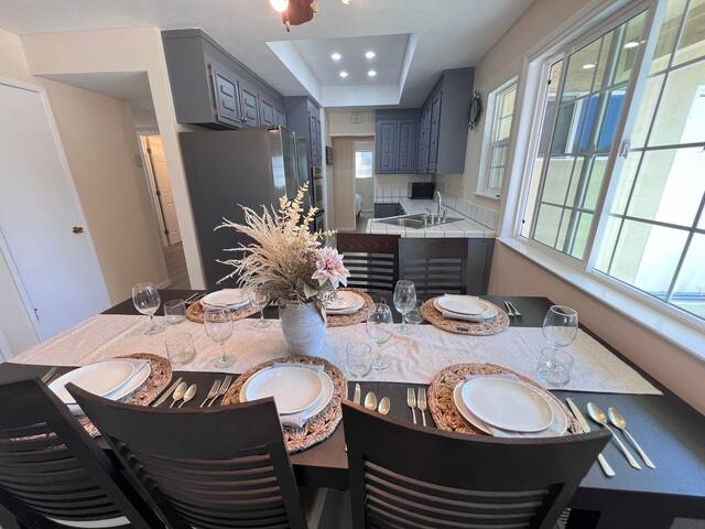 Home Sweet Home Modern 4BD/2BA in San Jose gallery image 2