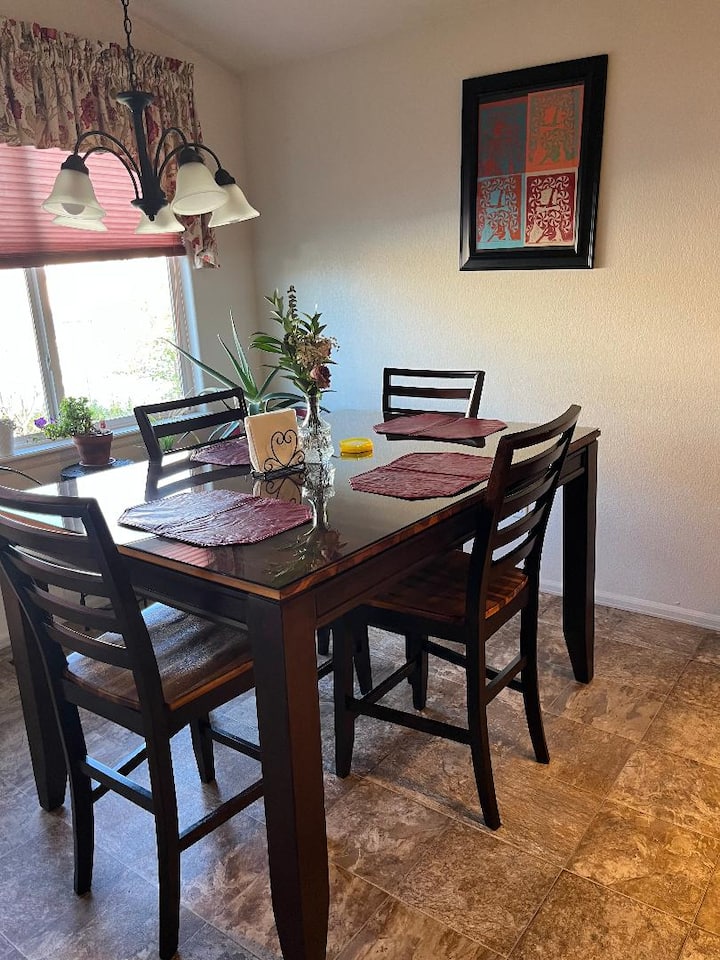 Cozy Room With Private Bathroom - Greeley, CO