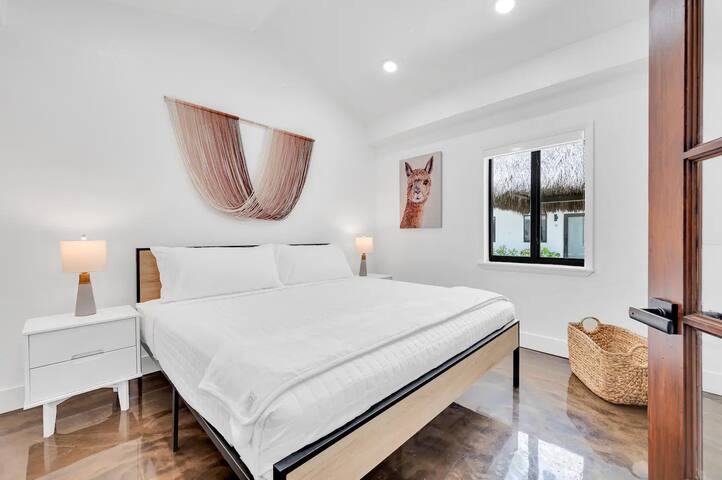 3 Private King Suites in a Tropical Oasis Retreat gallery image 5