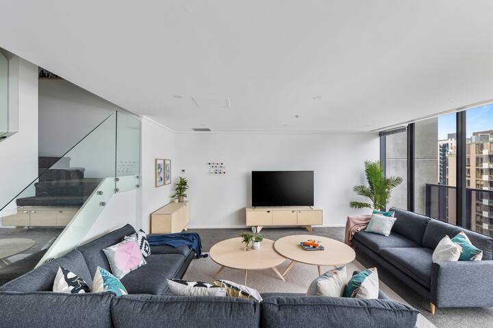 Aroha The Ultimate Melbourne Penthouse gallery image 2