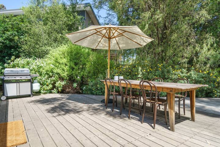 Family house! Pool, beach, bbq, fireplace gallery image 3