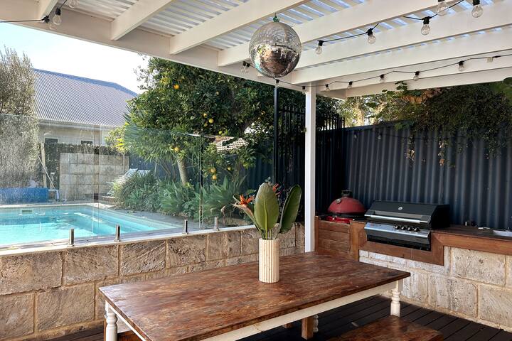 Large Summer Family Oasis (btw Beach and River) gallery image 5