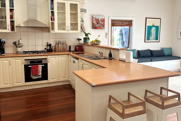 Large Summer Family Oasis (btw Beach and River) gallery image 4