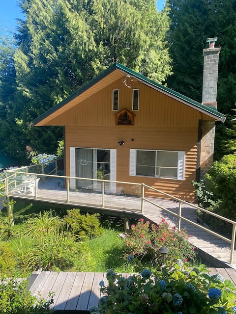 Bamfield Cozy Cabins “the hilltop”