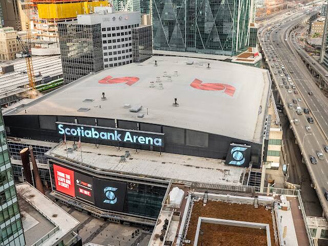 Less than*500m* to everything! DT T.O+Parking gallery image 5