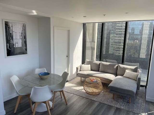 Heavenly 2 bed 2 bath in the CBD