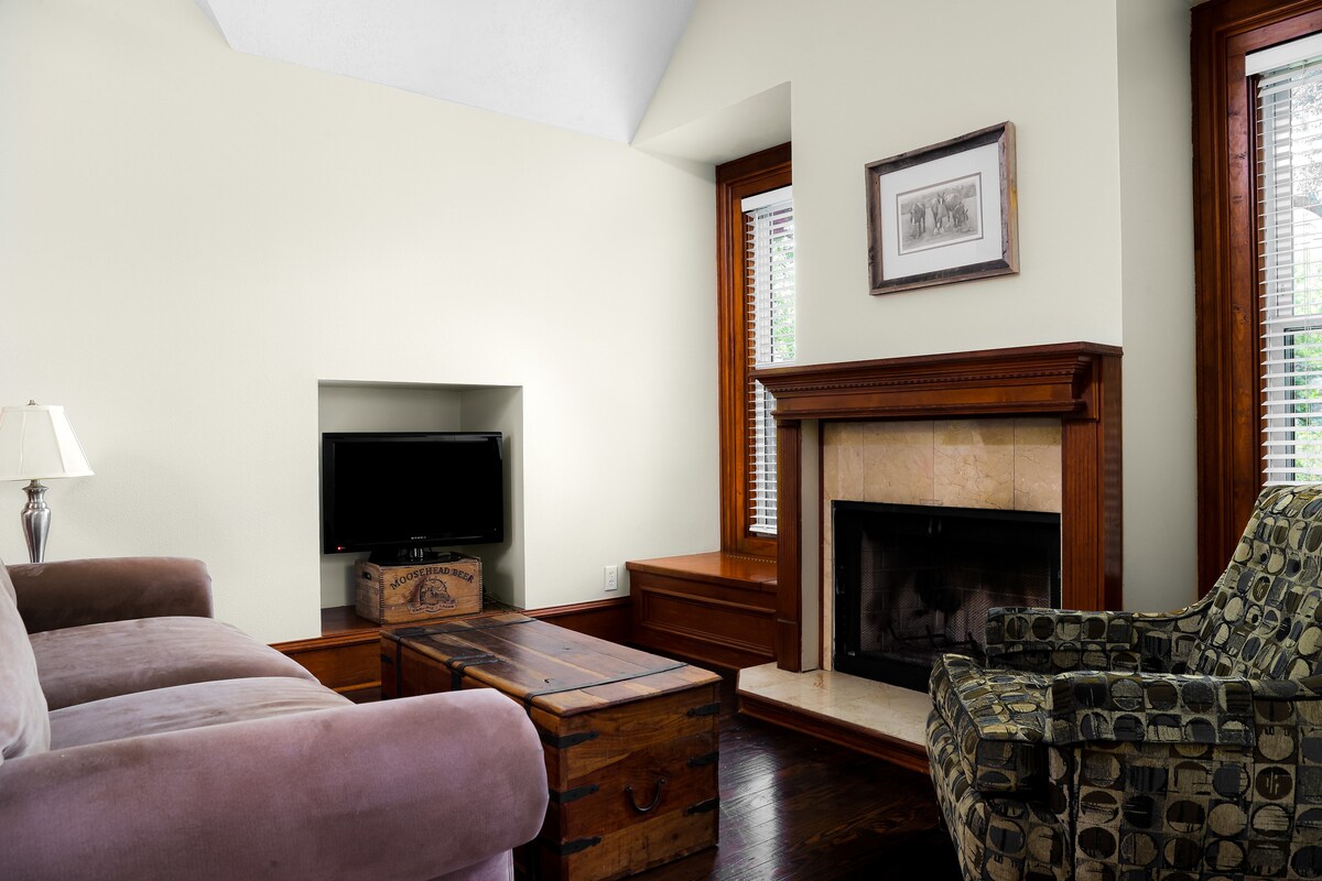 Monroe Apt - Brava House Austin