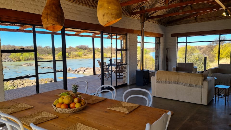 Top-earning Airbnb listing in Umsobomvu Local Municipality, 3 bedrooms