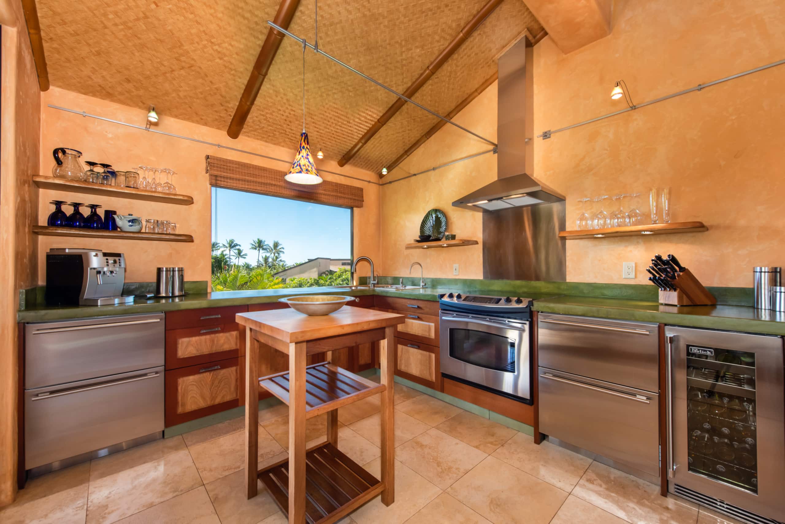 Condo in Wailea · ★4.94 · 1 bedroom · 2 beds · 1 bath - Image 8
