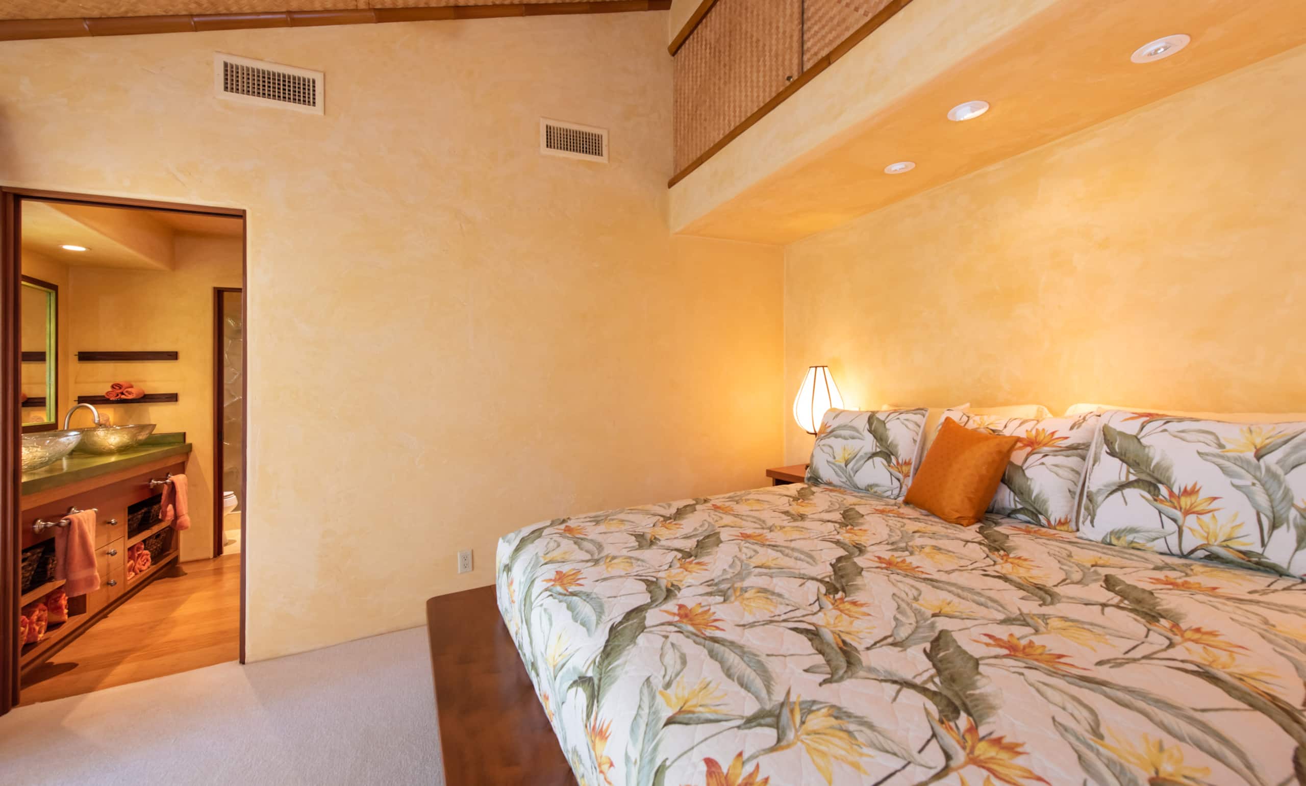 Condo in Wailea · ★4.94 · 1 bedroom · 2 beds · 1 bath - Image 11