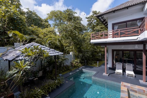 4BHK Getaway with Pool, Garden & Fun|Breakfast