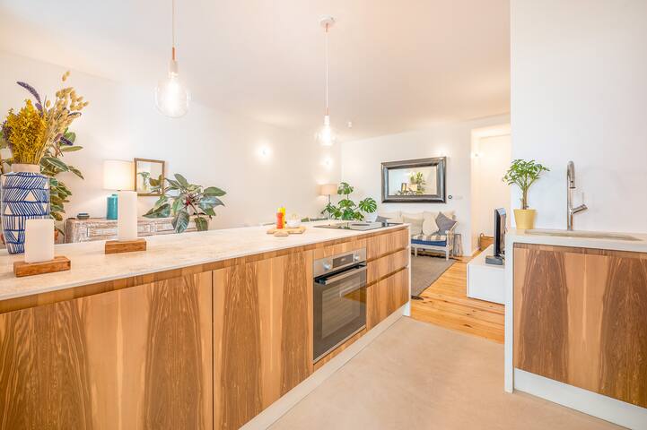 Family House • AC • Fast Wi-Fi • Prime Location gallery image 3