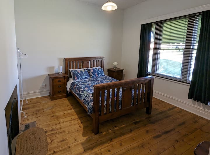 ห้องนอน 2 พร้อมเตียงควีนไซส์