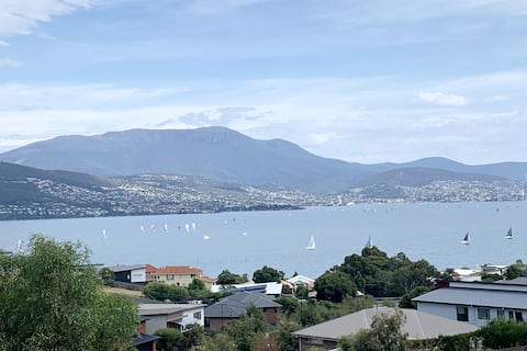 Popular Airbnb listing: Stunning water view home in Hobart in Tasmania