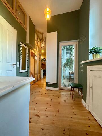 Pre-War Elegance; Well Connected