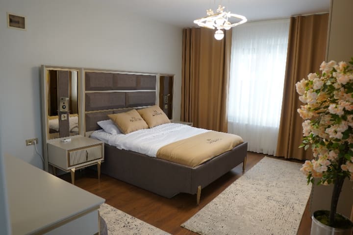 A Luxurious Villa Near Airport. gallery image 5