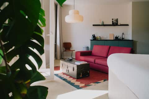 Top Airbnb: Bright & Comfortable Design Studio in Neukölln in Neukölln