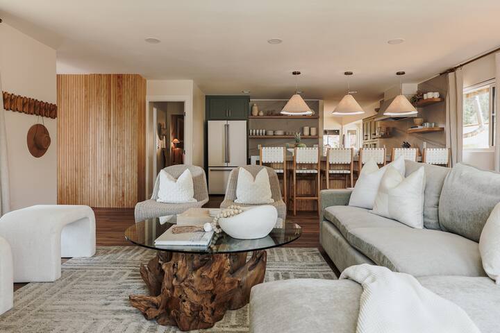 Coastal PB Gem /w Pool, Spa, Game Room, & Luxury! gallery image 4