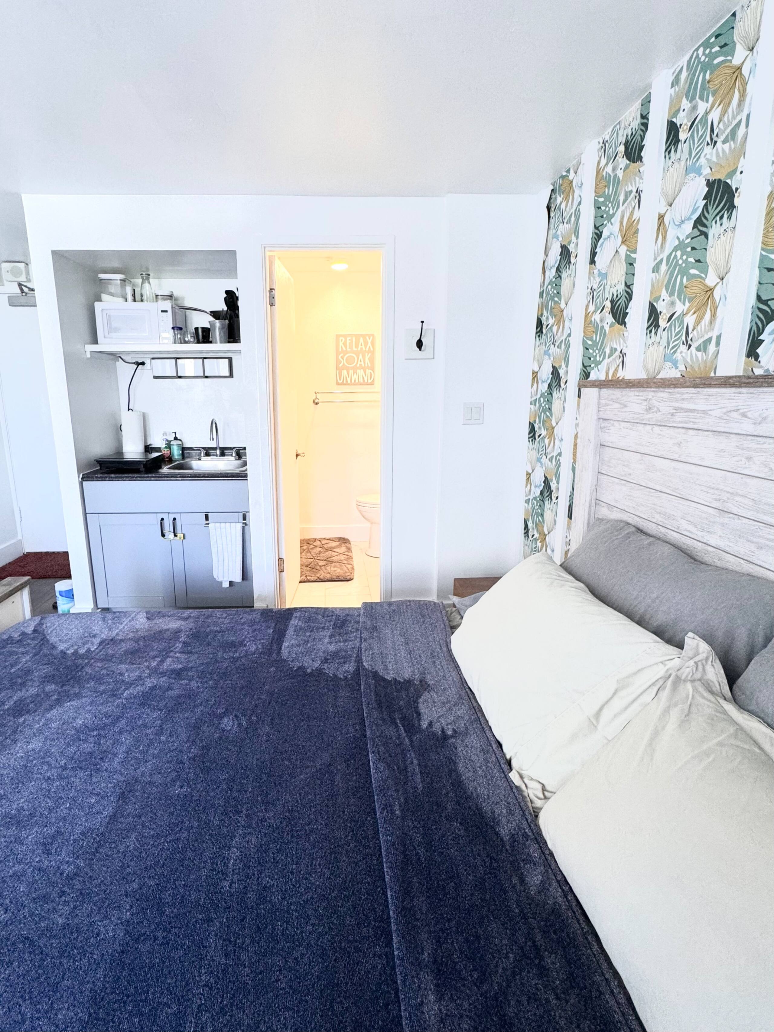 Cozy Studio w/ Private Balcony - Image 4