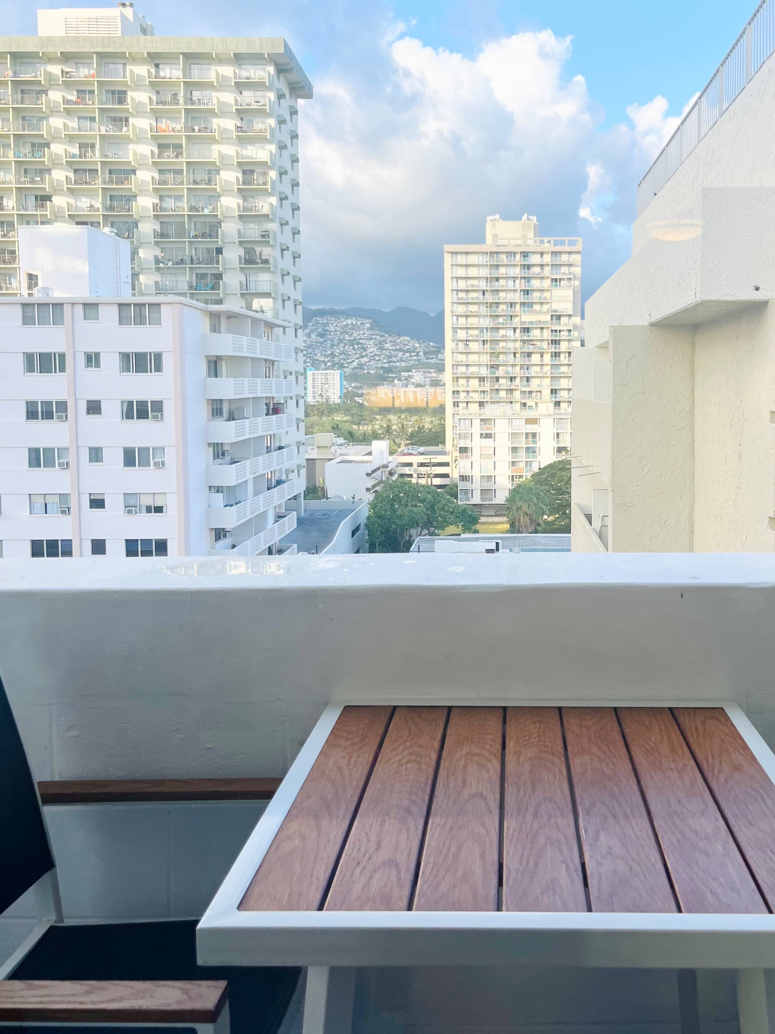 Cozy Studio w/ Private Balcony - Image 7