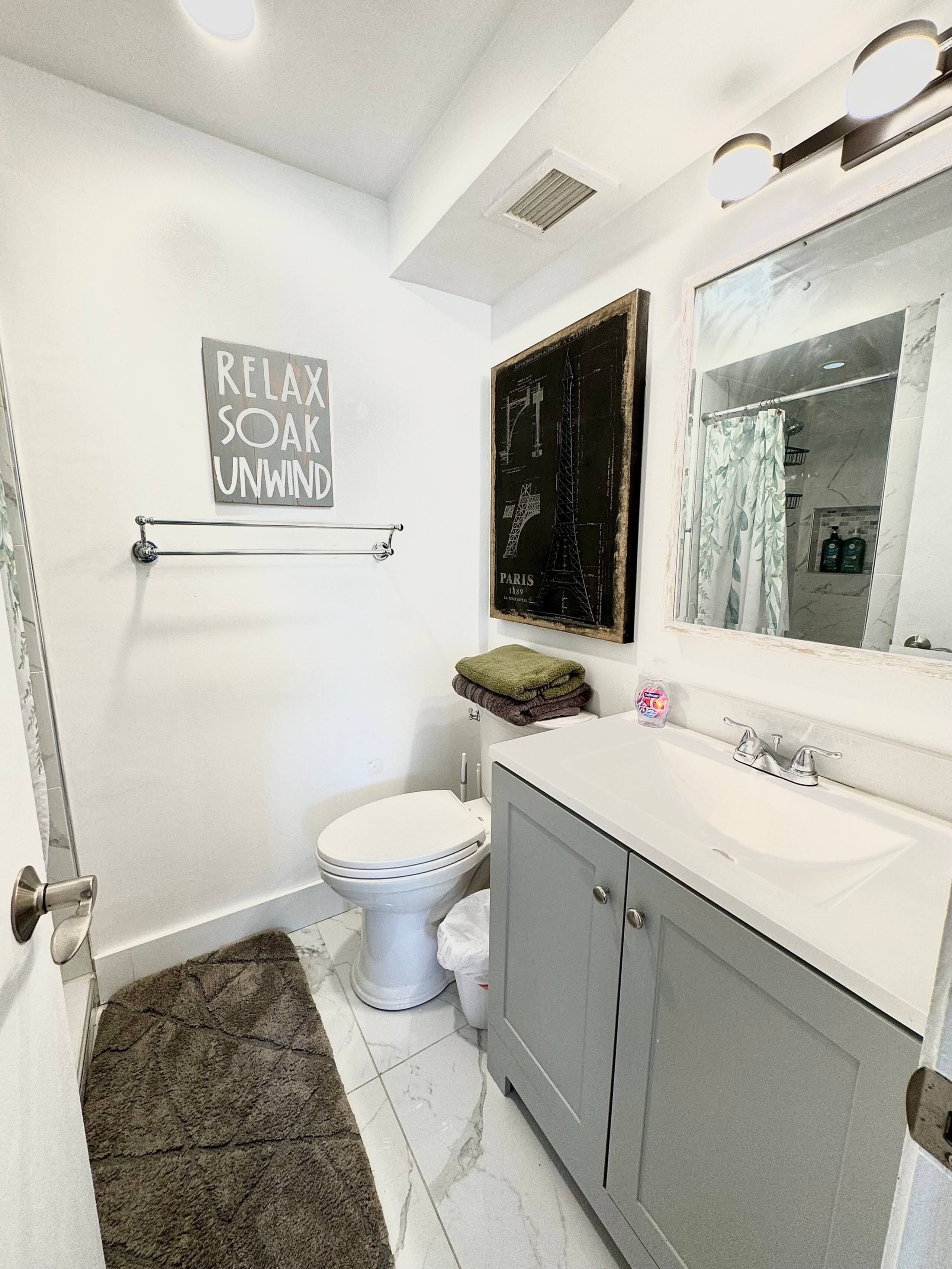 Cozy Studio w/ Private Balcony - Image 5