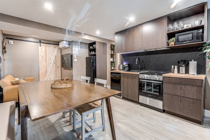 North House Beautiful Vieux Quebec 2 Bed Apt gallery image 5