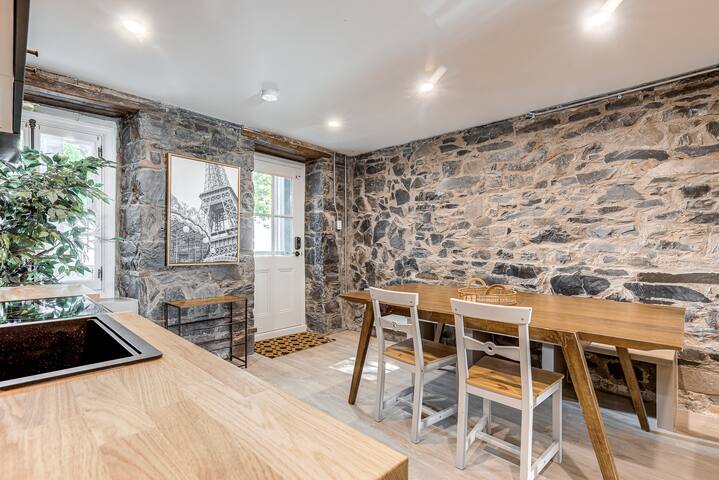 North House Beautiful Vieux Quebec 2 Bed Apt gallery image 2