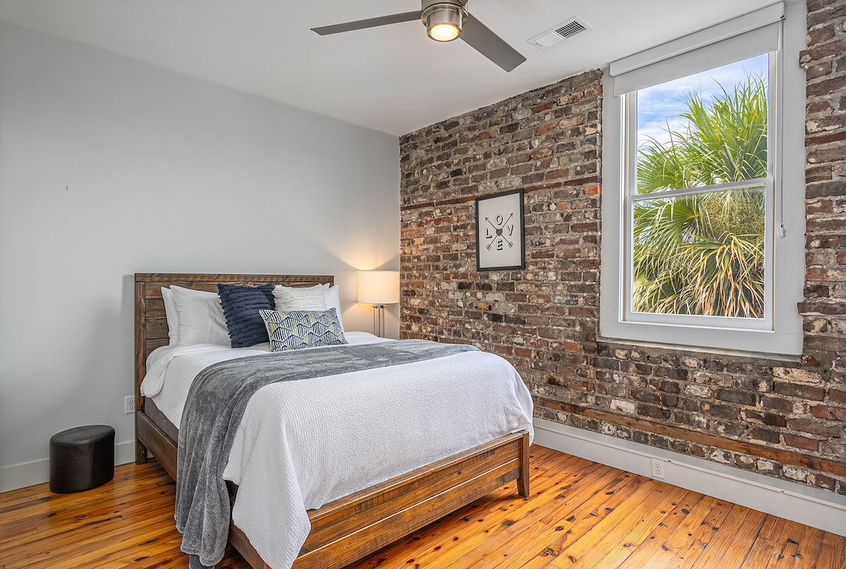 Master bedroom offers a plush queen size mattress. all bedding is provided to use during your stay!